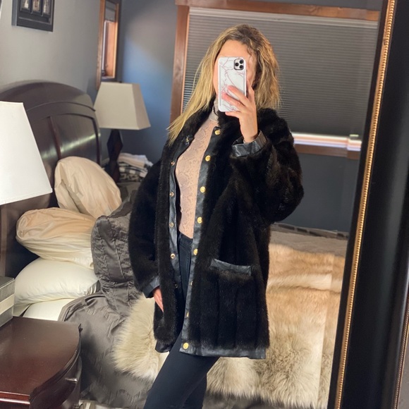 R.Z.R. Faux Fur with Leather Trim Coat with Detachable Sleeves, Large - Picture 6 of 11